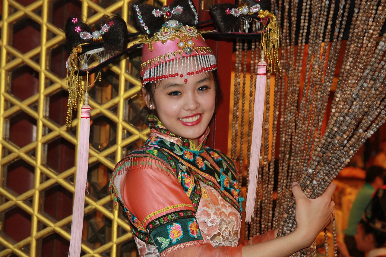 佘诗曼最新古装璀璨演绎传统之美风采照人