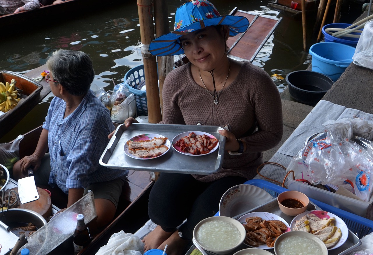 杜拉拉水上市场美食之旅探秘