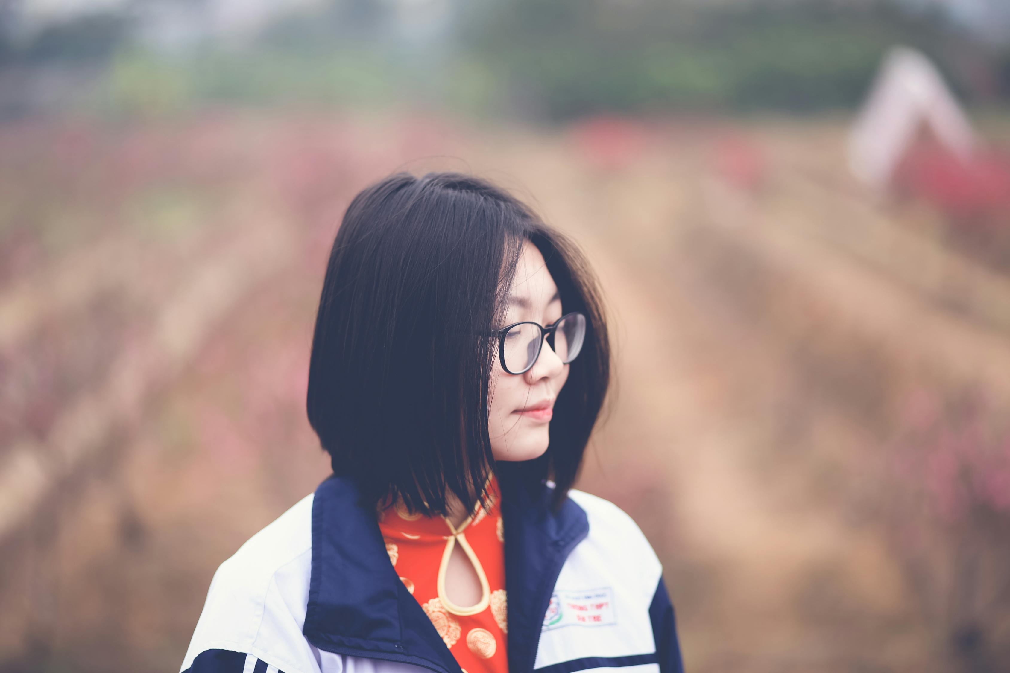 俞露演员，荧屏上的璀璨之星