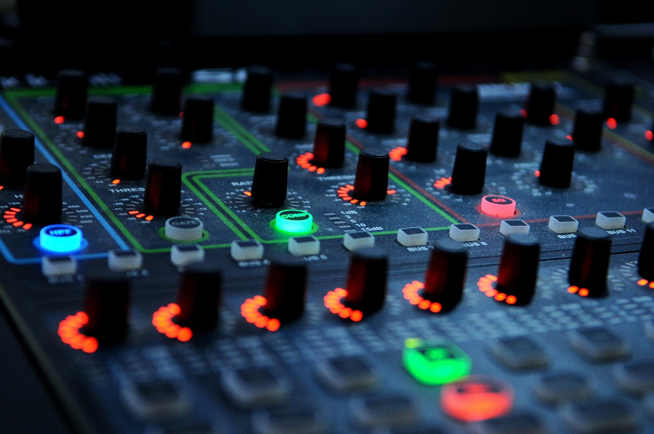 引领电子音乐风潮的先锋DJ，最新电子音乐引领者